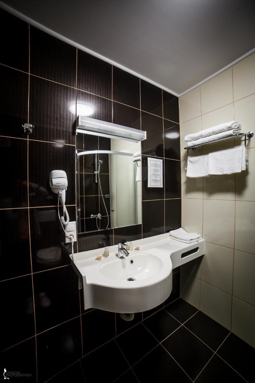 Hotel Ozana Bistrita  Exterior photo