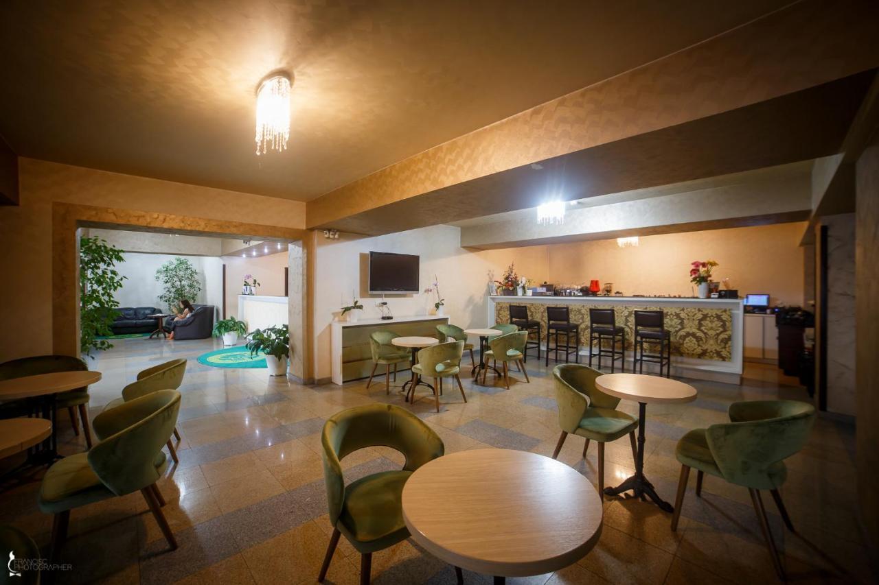 Hotel Ozana Bistrita  Exterior photo